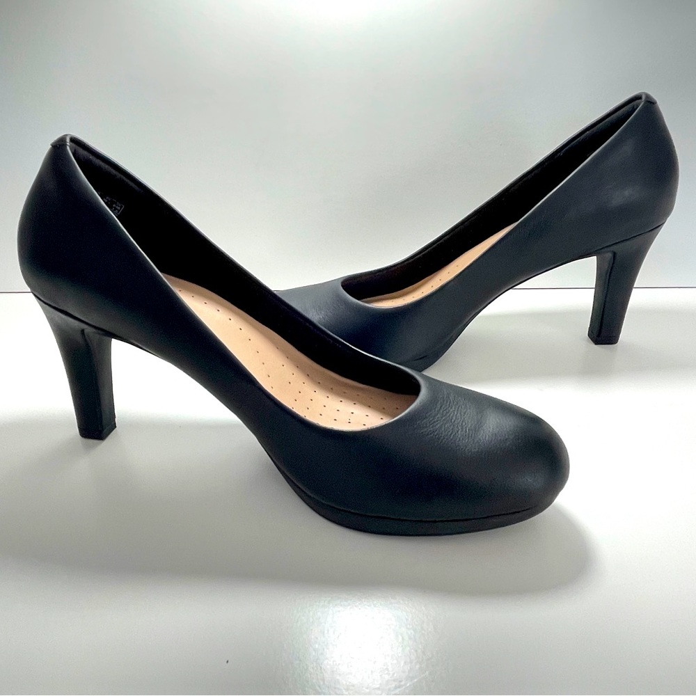 Clarks ultimate comfort shoes 8.5 slip on pumps